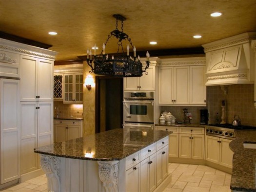 kitchen-classic-white-tuscan-italian-kitchen-decor-with-black-granite-countertop-also-white-light-bulb-faux-bronze-chandelier-in-black-onyx-tuscan-italian-kitchen-decor-610x457
